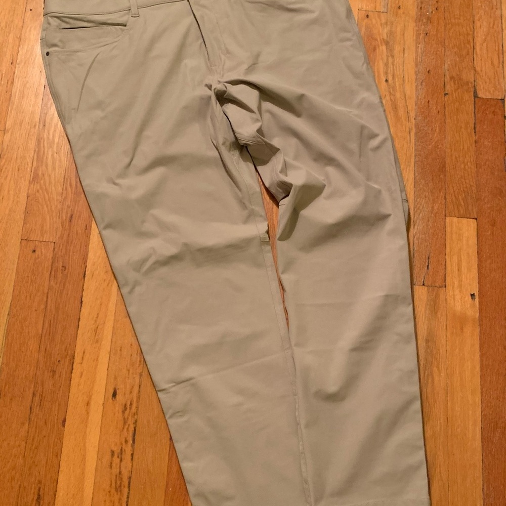 LULULEMON Mens ABC Pants NWOT
